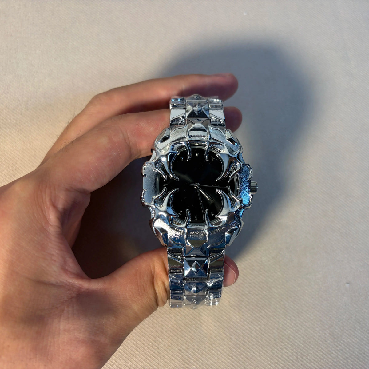 DENVOSI New Y2K Gothic Claw Shaped Quartz Watch with Detachable and Replaced Dial, Fashionable Street Accessory
