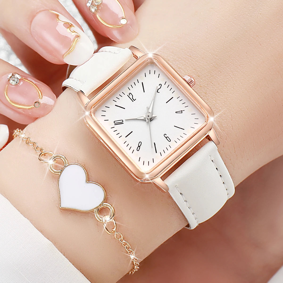 2/4PCS Fashion Square Women's Watch Leather Band Quartz Watches Heart Bracelet Set（Without Box）