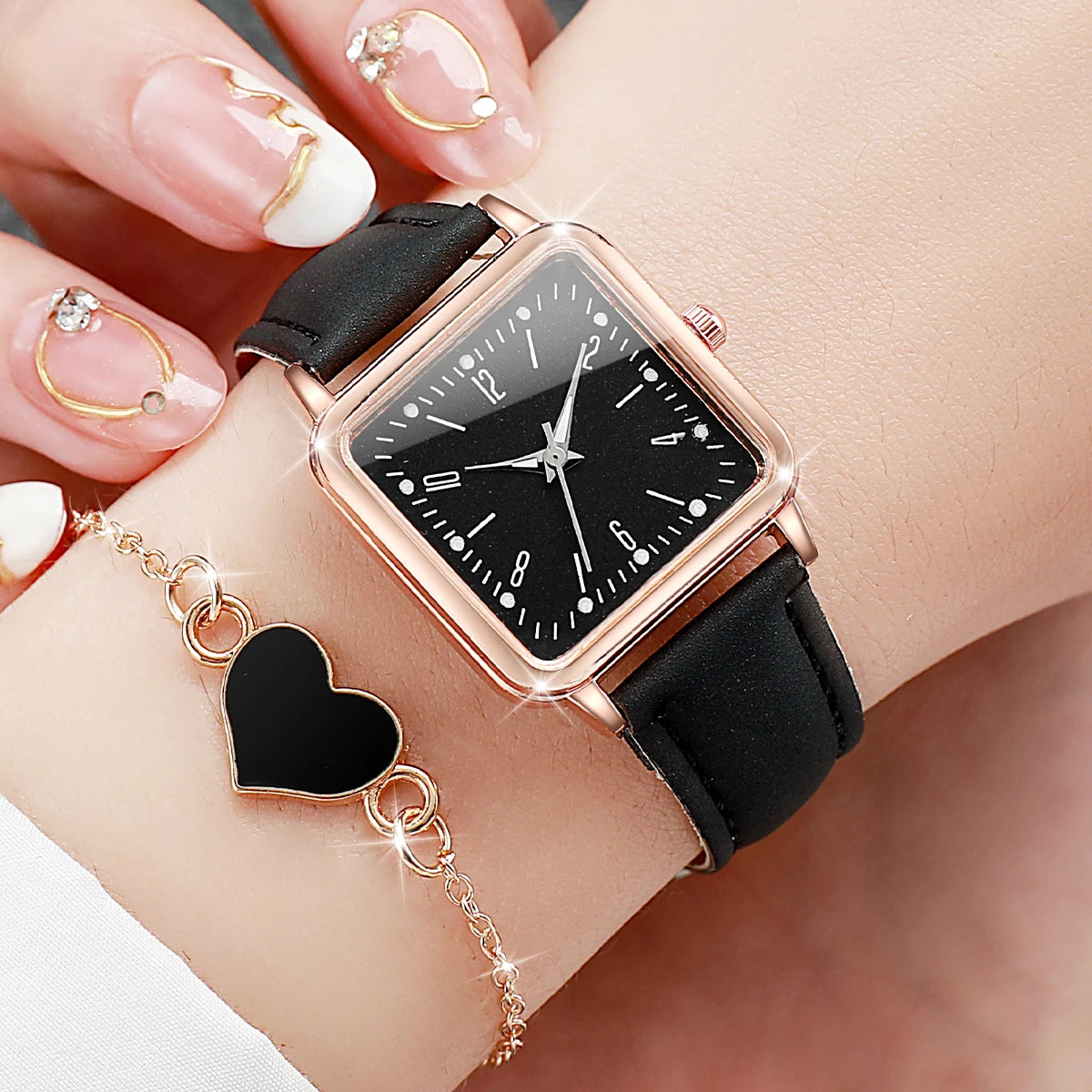 2/4PCS Fashion Square Women's Watch Leather Band Quartz Watches Heart Bracelet Set（Without Box）