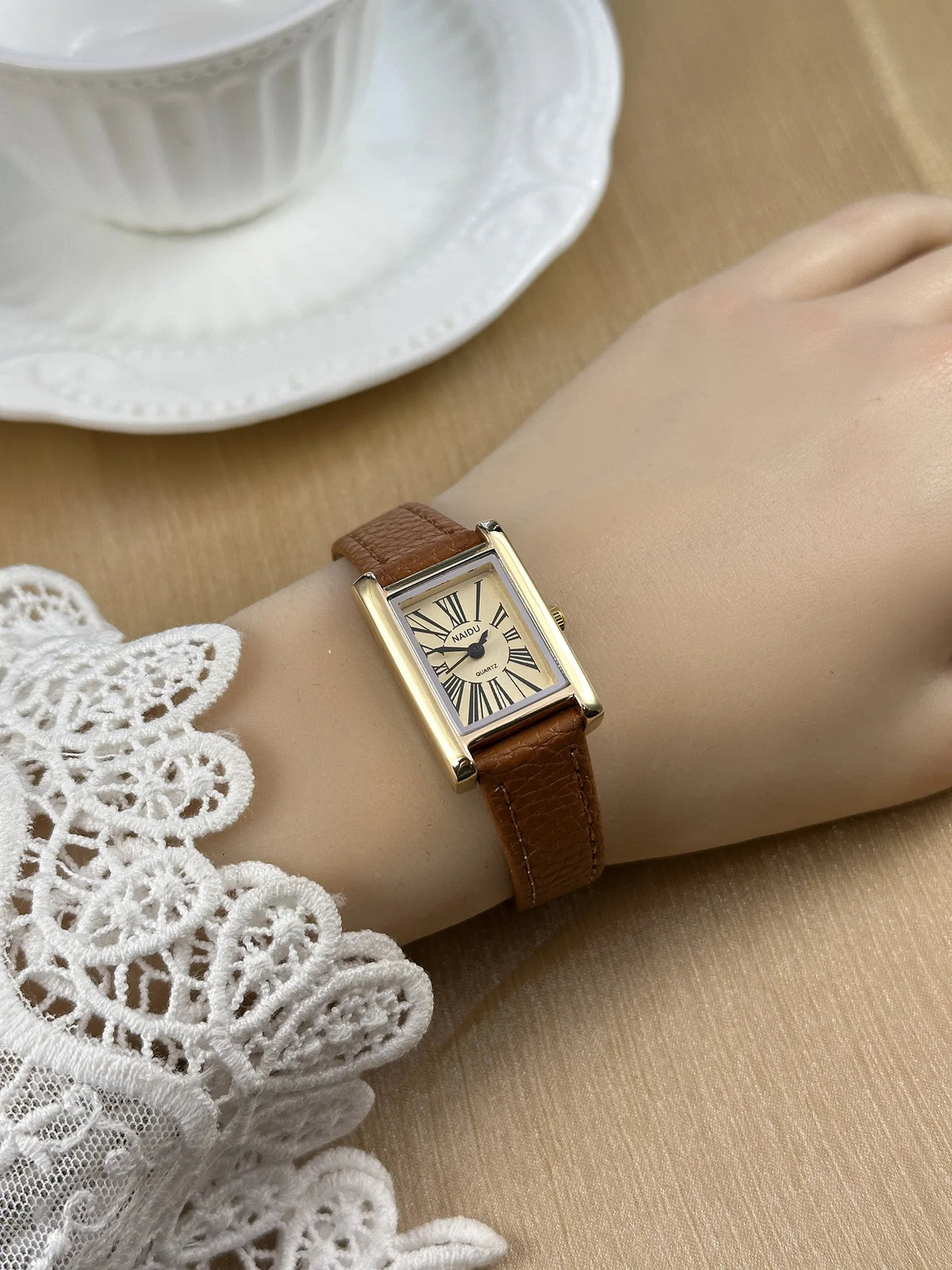 Fashion Brand Roman Dial Women Quartz Watch Simple Leather Strap Wristwatches Girl Gifts Ladies Watches Reloj Mujer Dropshipping